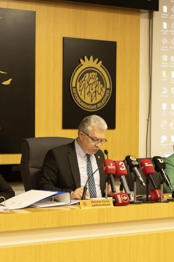 Aynaya Bakın. Önce Kendinizle&nbsp;Yüzleşin